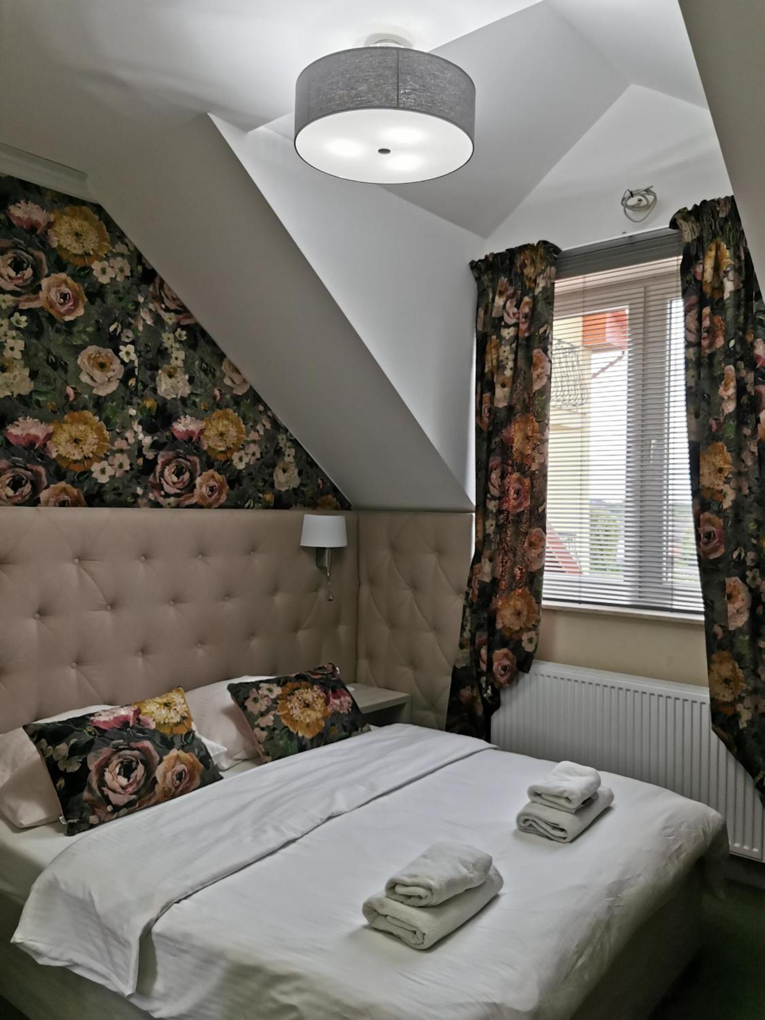 Rezydencja Pod Pieprzowkami Zalesie Gorzyckie Exterior foto